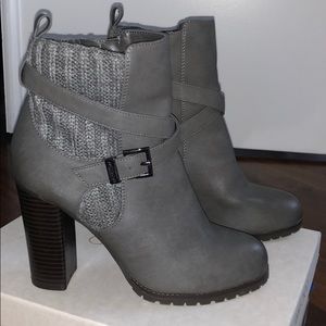 Juicy Couture Grey Leather boots